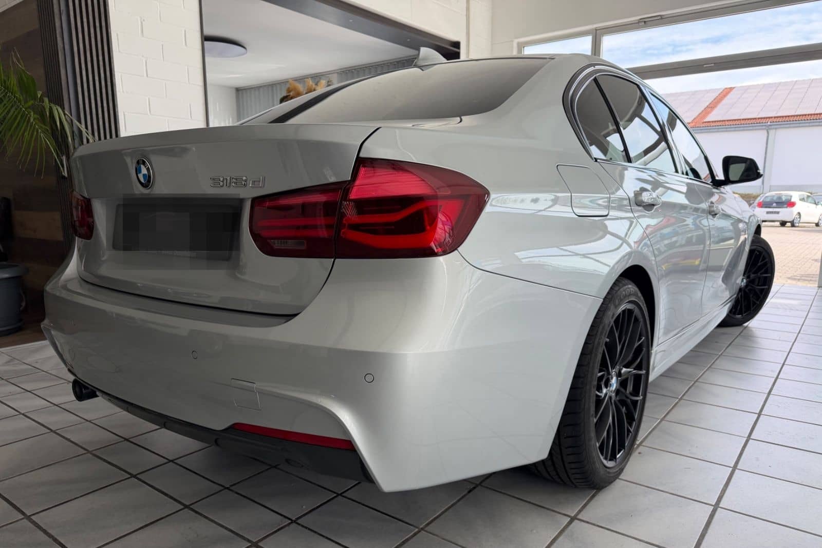 BMW 318d *M-PAKET*SHADOWLINE*LED*VOLLLEDER*SHZ foto 4