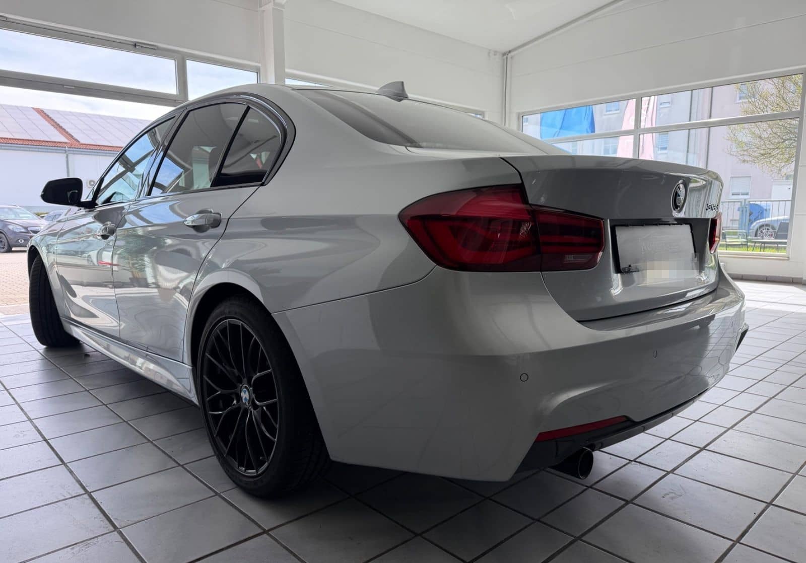 BMW 318d *M-PAKET*SHADOWLINE*LED*VOLLLEDER*SHZ foto 6