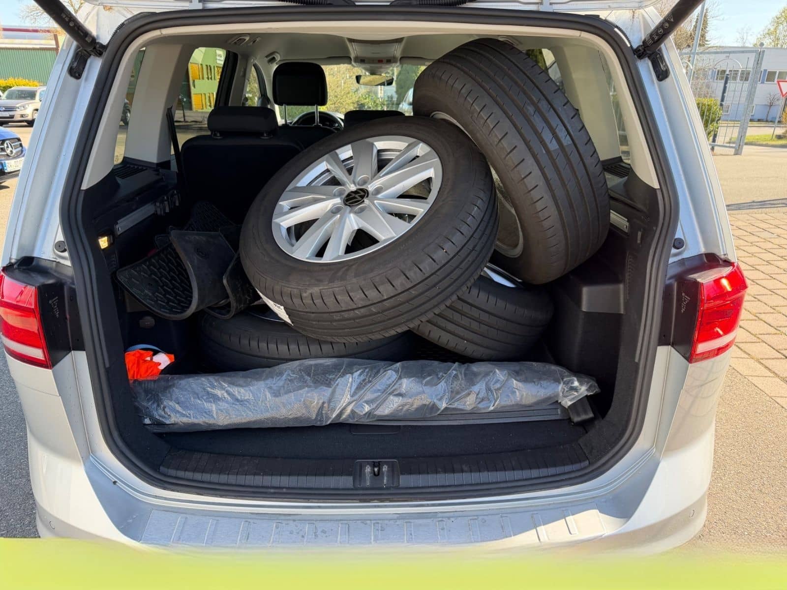 Volkswagen Touran 2.0 TDI DSG Highline LED Navi 1H RCam Tüv foto 11