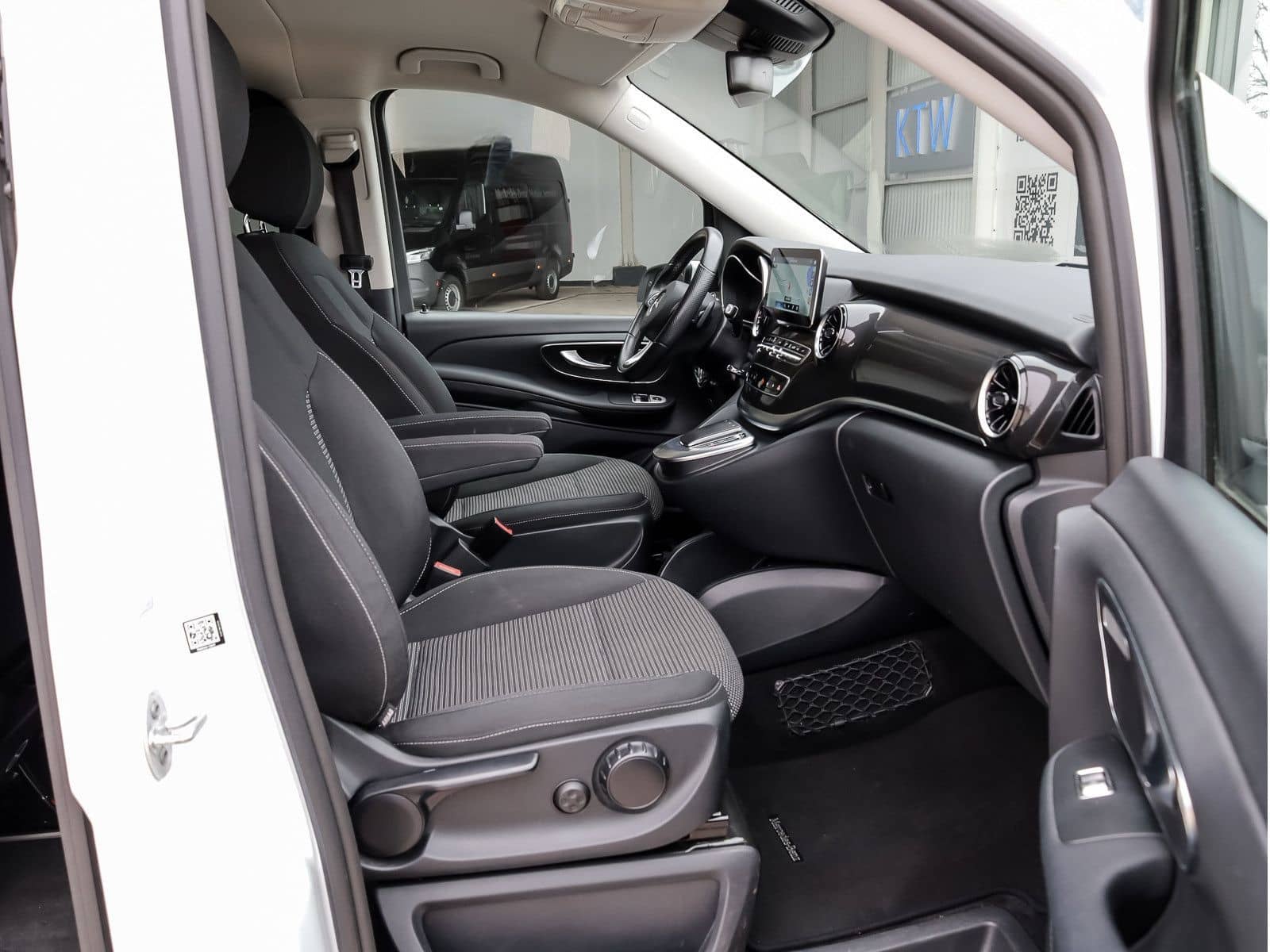 Mercedes-Benz EQV 300 lang,6Sitze,2 el.Schiebetür,Airmatic,LED foto 14