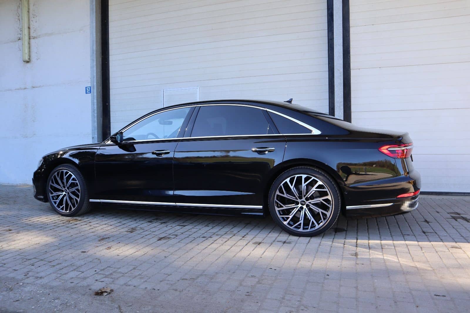 Audi A8L 60 TFSI V8 lang exclusive / *SCHWARZ-COGNAC* foto 11