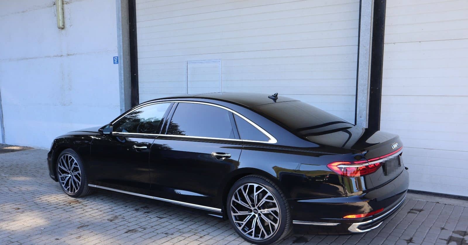 Audi A8L 60 TFSI V8 lang exclusive / *SCHWARZ-COGNAC* foto 13