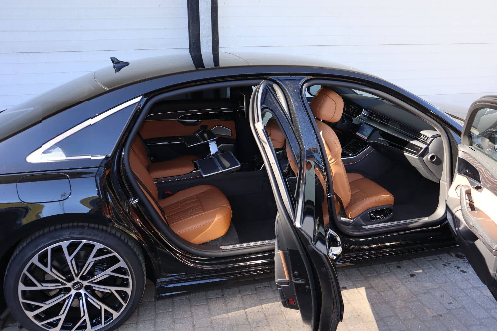 Audi A8L 60 TFSI V8 lang exclusive / *SCHWARZ-COGNAC* foto 16