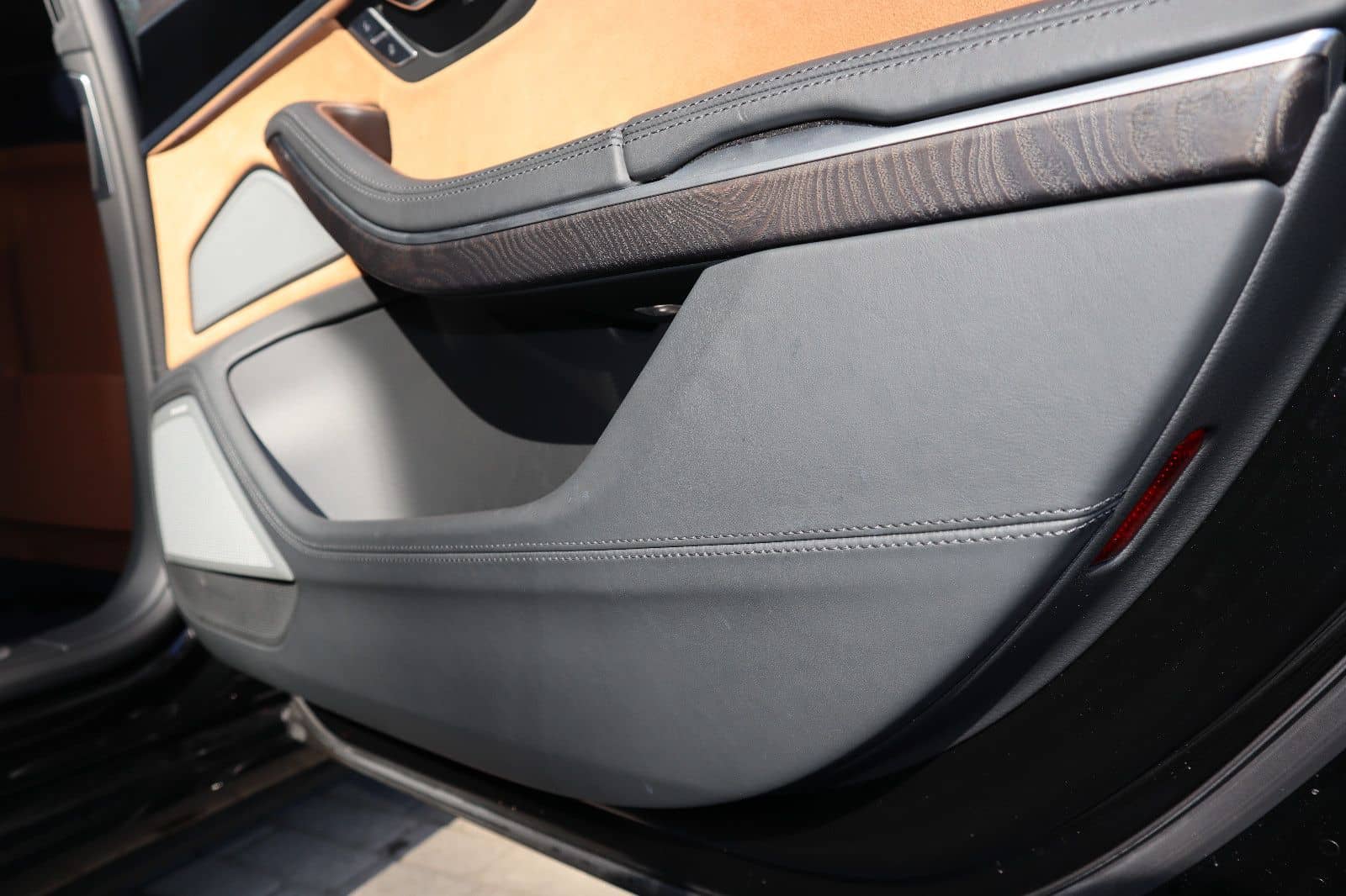 Audi A8L 60 TFSI V8 lang exclusive / *SCHWARZ-COGNAC* foto 23