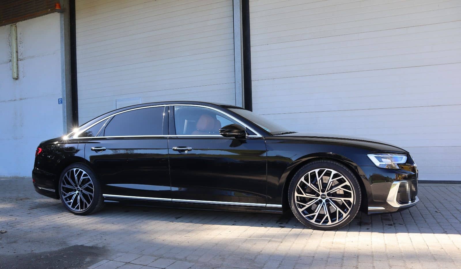 Audi A8L 60 TFSI V8 lang exclusive / *SCHWARZ-COGNAC* foto 5