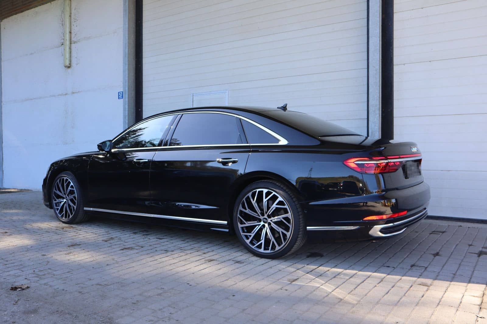 Audi A8L 60 TFSI V8 lang exclusive / *SCHWARZ-COGNAC* foto 10