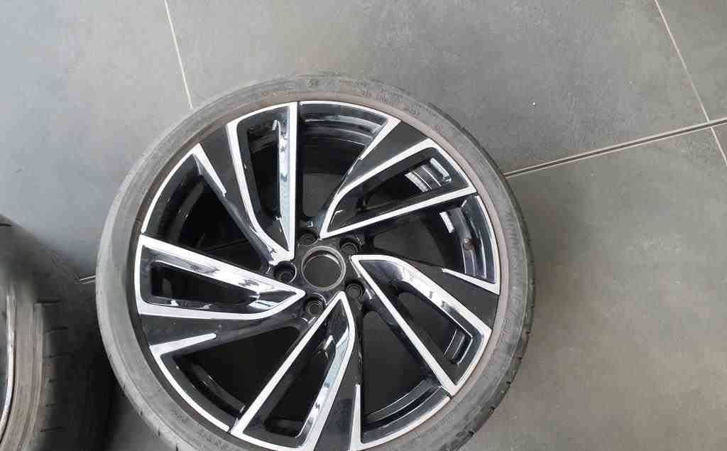 Volkswagen Golf VIII 2.0 TSI DSG GTI Clubsport AKRA NAVI foto 8