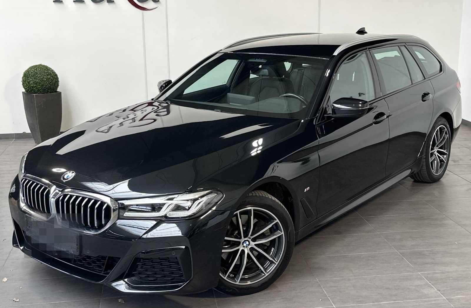 BMW 520d Touring xDrive M-Sport NAV+LED+ACC+HIFI+DDC foto 1