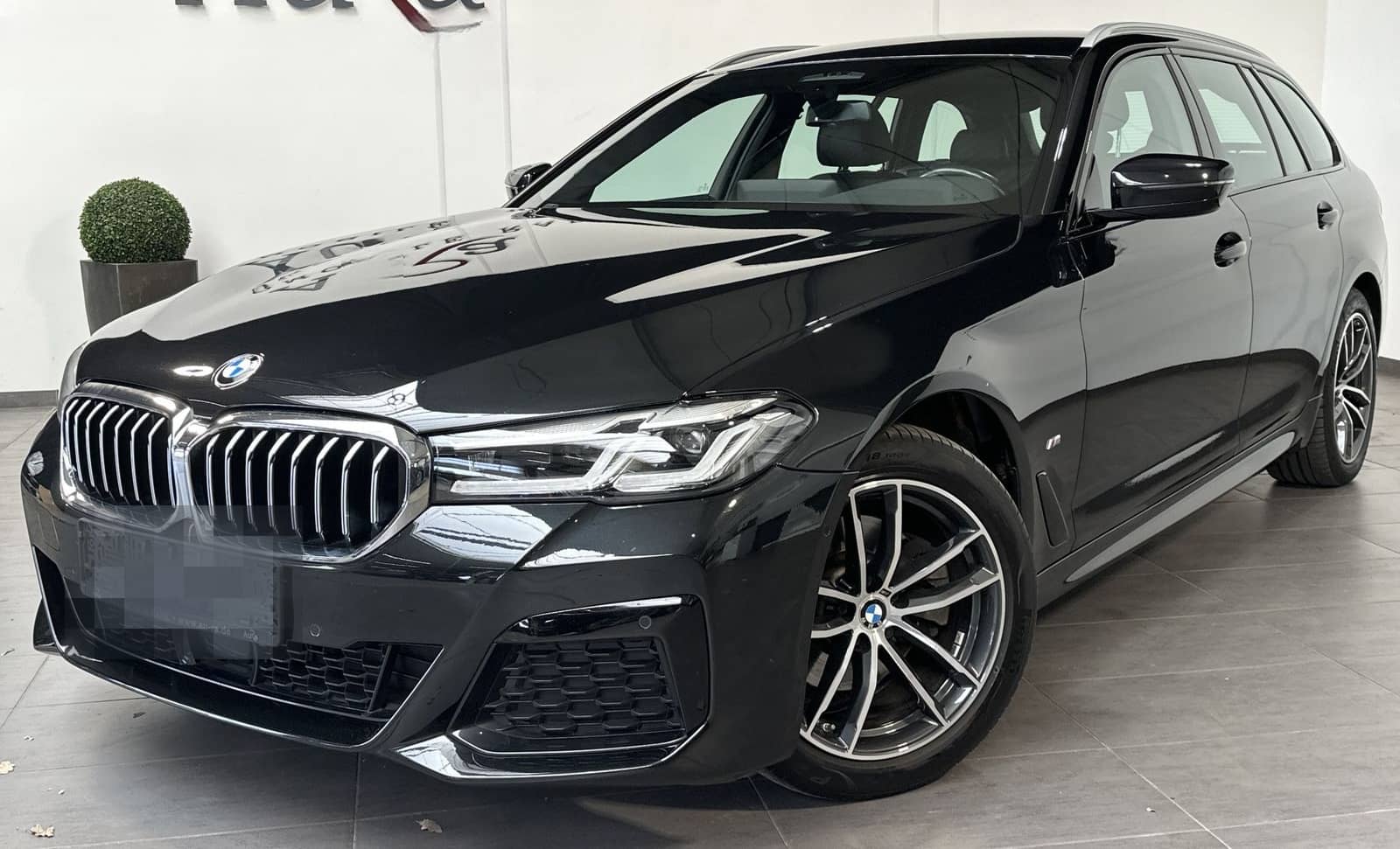 BMW 520d Touring xDrive M-Sport NAV+LED+ACC+HIFI+DDC foto 2
