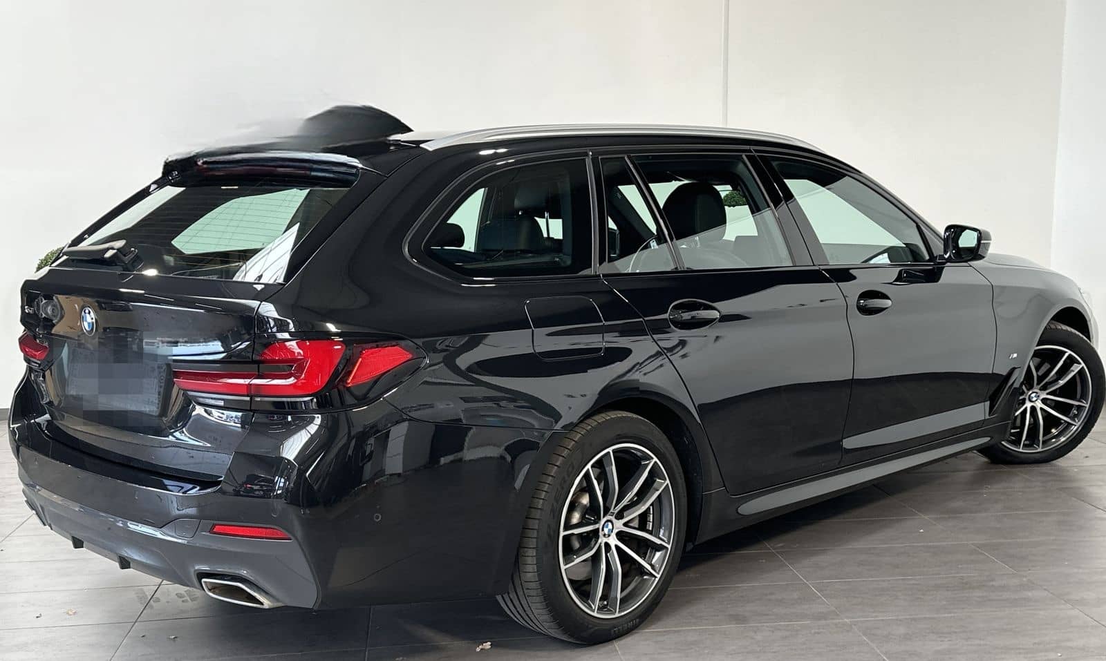 BMW 520d Touring xDrive M-Sport NAV+LED+ACC+HIFI+DDC foto 4