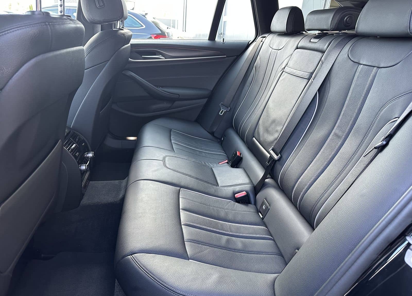 BMW 520d Touring xDrive M-Sport NAV+LED+ACC+HIFI+DDC foto 10