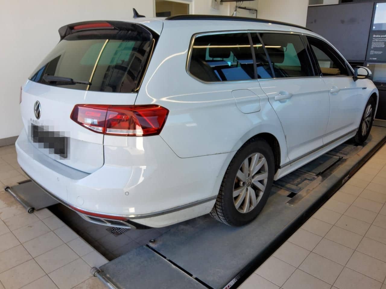 Volkswagen Passat Variant 2.0 TDI DSG Business  AHK Navi LE foto 6