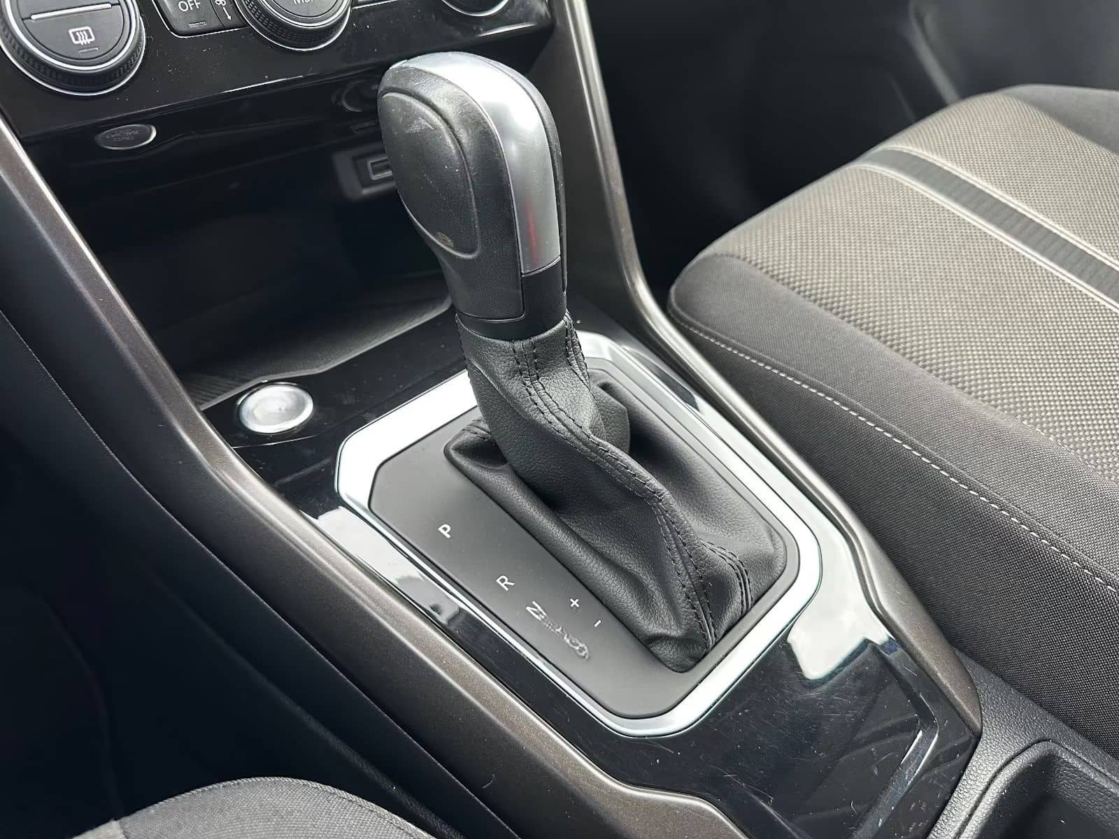 Volkswagen T-Roc 1,5 R-Line 1.HAND Virt KEY 19" ACC CarPlay foto 22