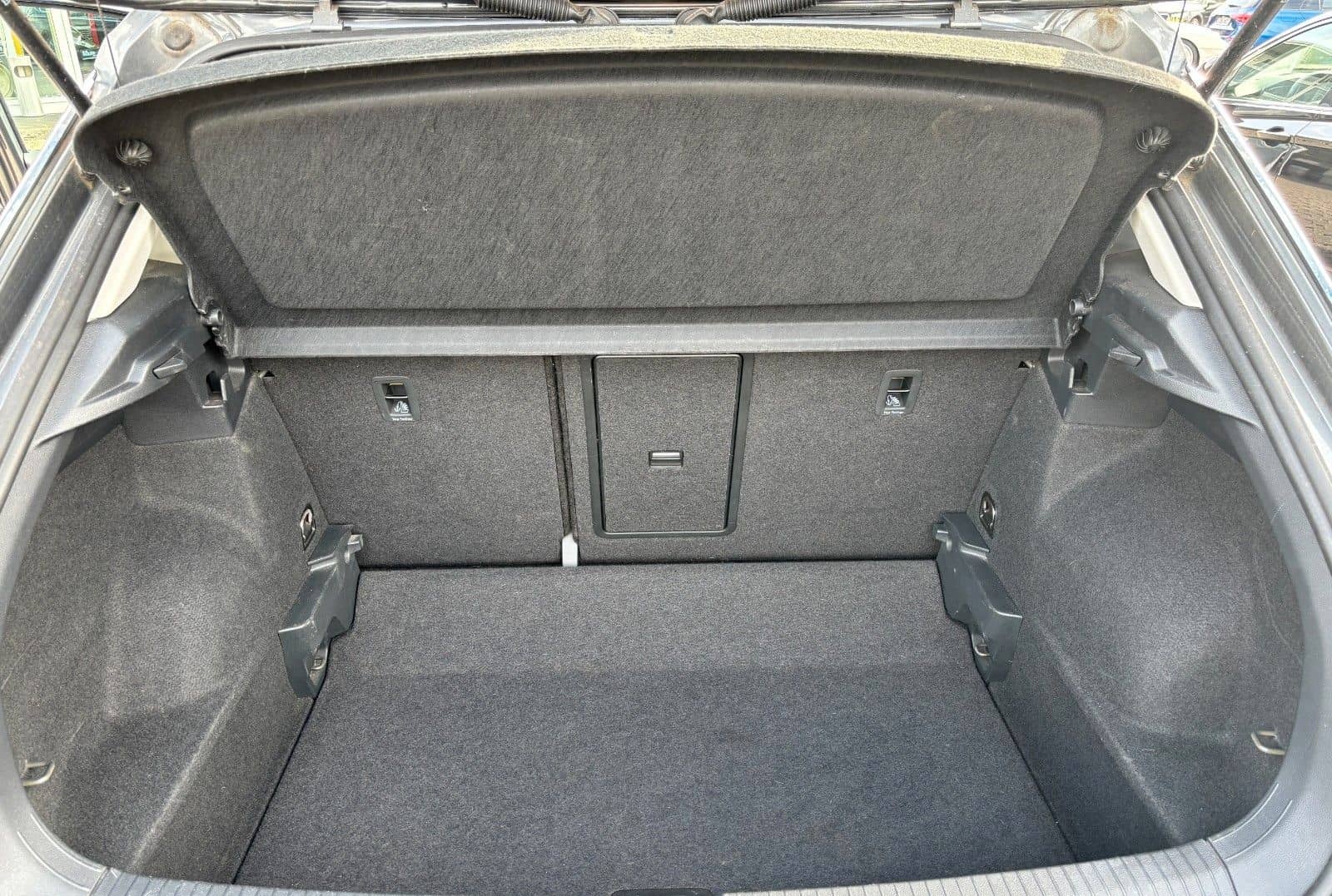 Volkswagen T-Roc Life AHK NAVI SHZ SPUR foto 18