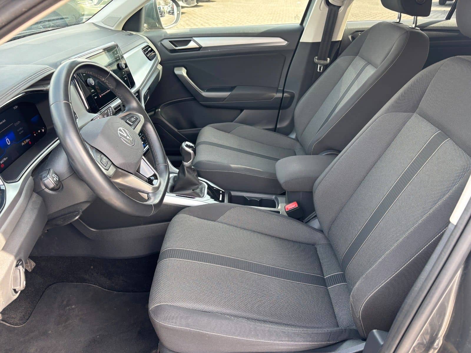 Volkswagen T-Roc Life AHK NAVI SHZ SPUR foto 9