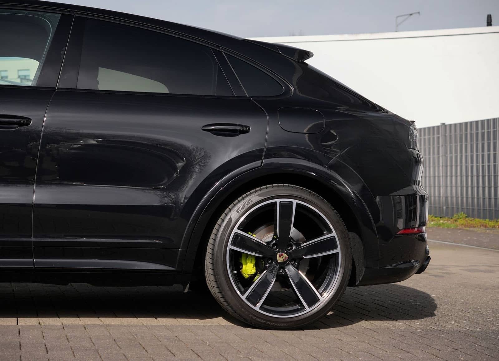 Porsche E-Hybrid Coupé SPORTDESIGN-PAKET-SPORTABGAS.-22" foto 15