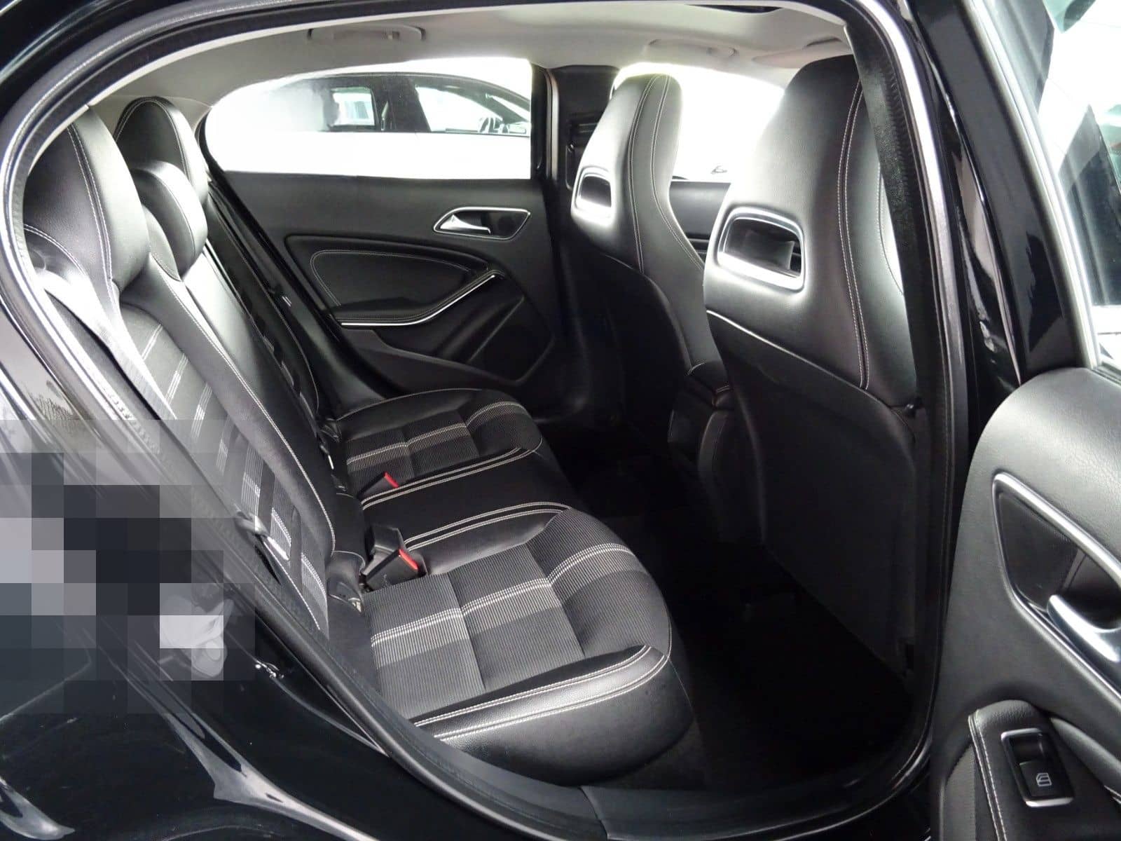 Mercedes-Benz GLA 200 Urban/ Autom./ Navi/ LED/ PDC/ AHK/ Pano foto 15