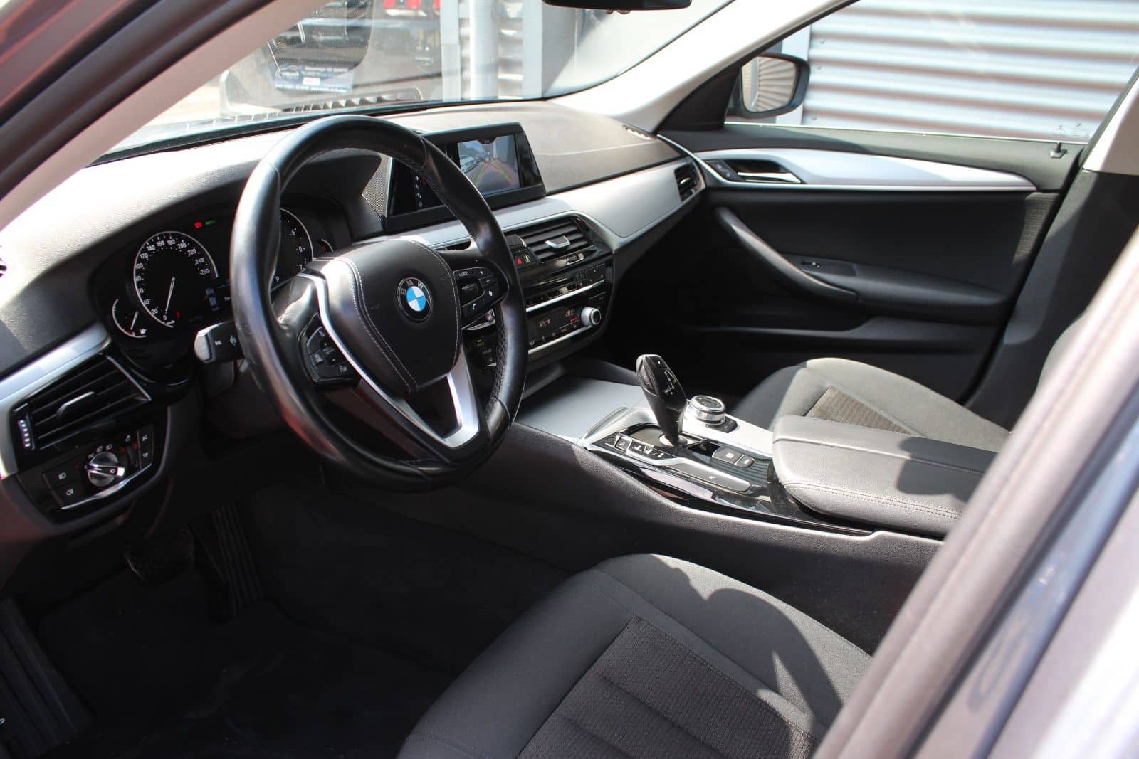 BMW 520 i AUTOMATIK KLIMA NAVI 19.ZOLL ALU PDC KAMER foto 20