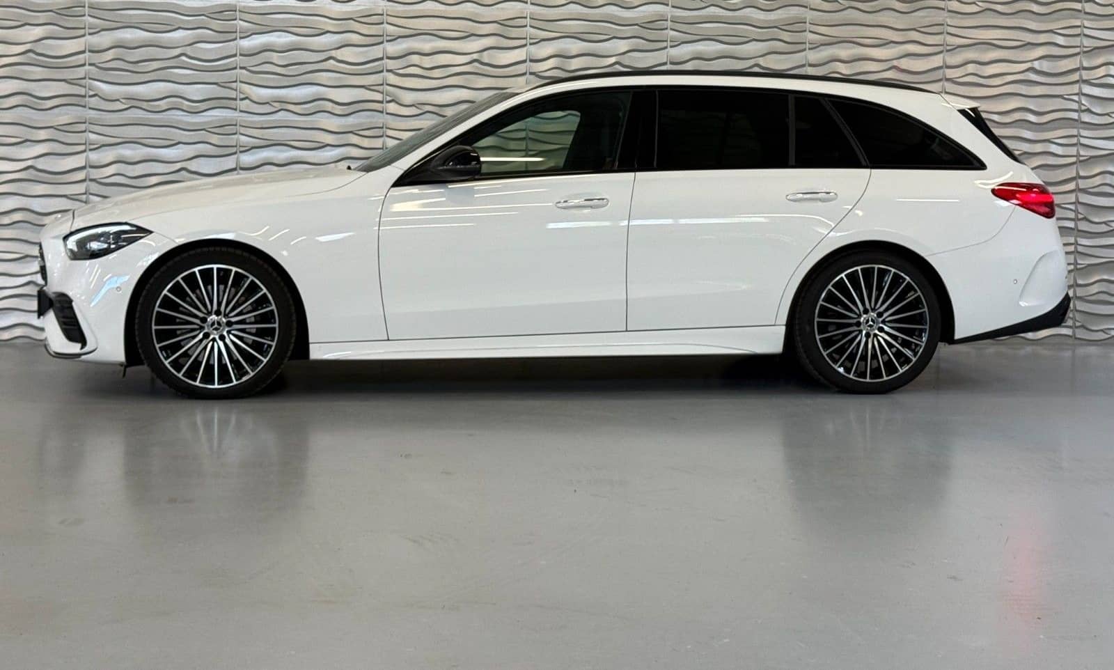 Mercedes-Benz C 220 d T AMG*NIGHT*LEDER*DIGITAL-LIGHT*BURMESTE foto 8