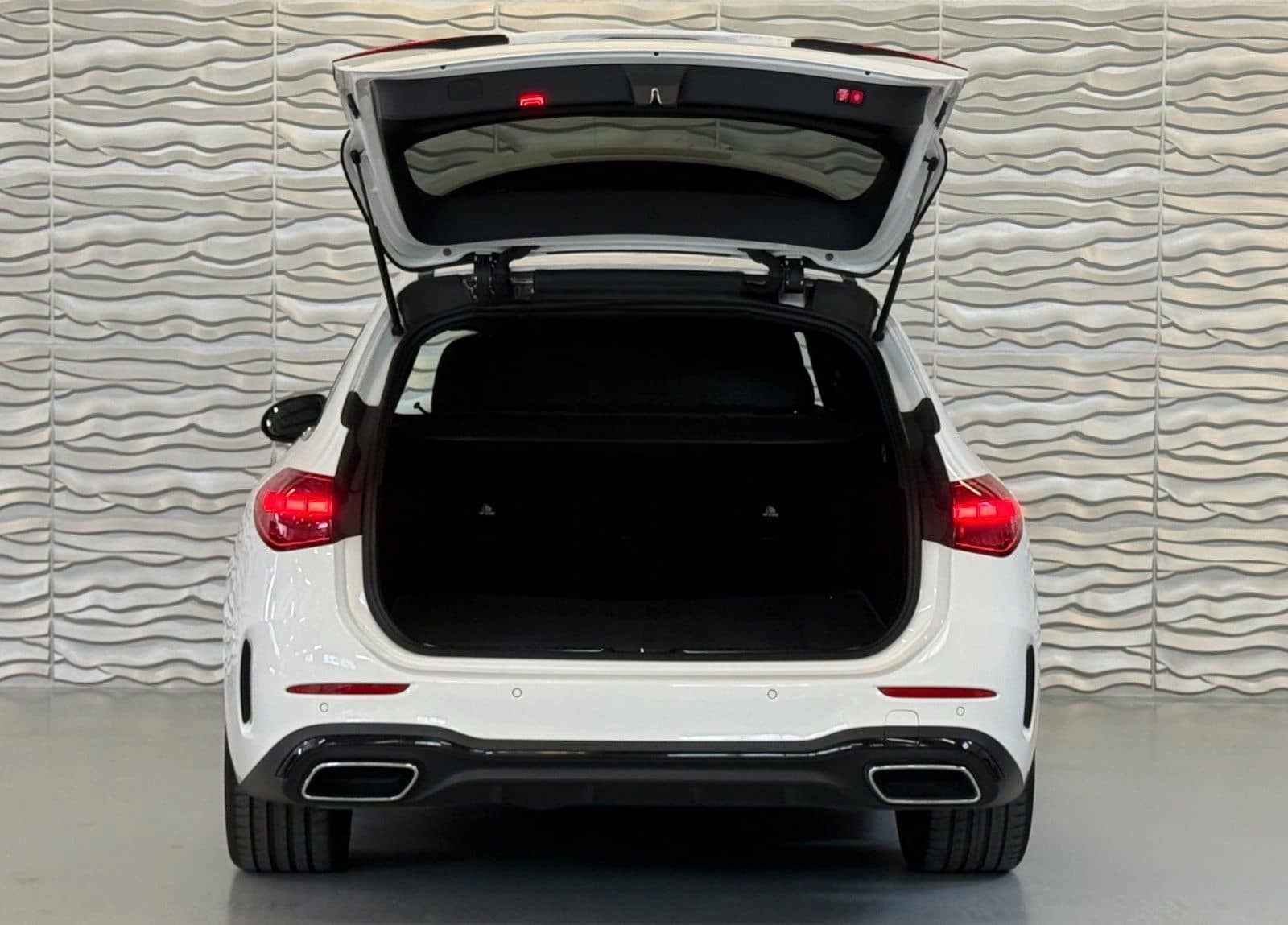 Mercedes-Benz C 220 d T AMG*NIGHT*LEDER*DIGITAL-LIGHT*BURMESTE foto 10