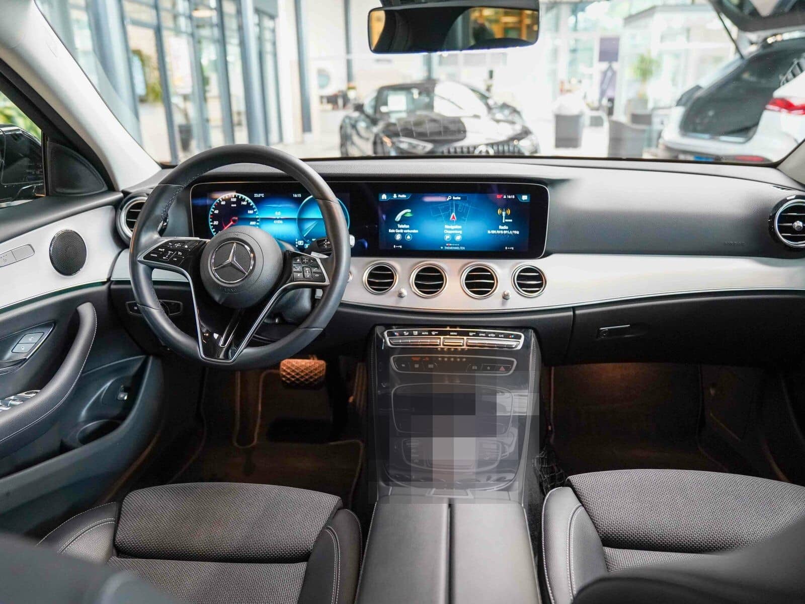Mercedes-Benz E 220 d T AMG Line Night Totwinkel 360° CarPlay foto 13