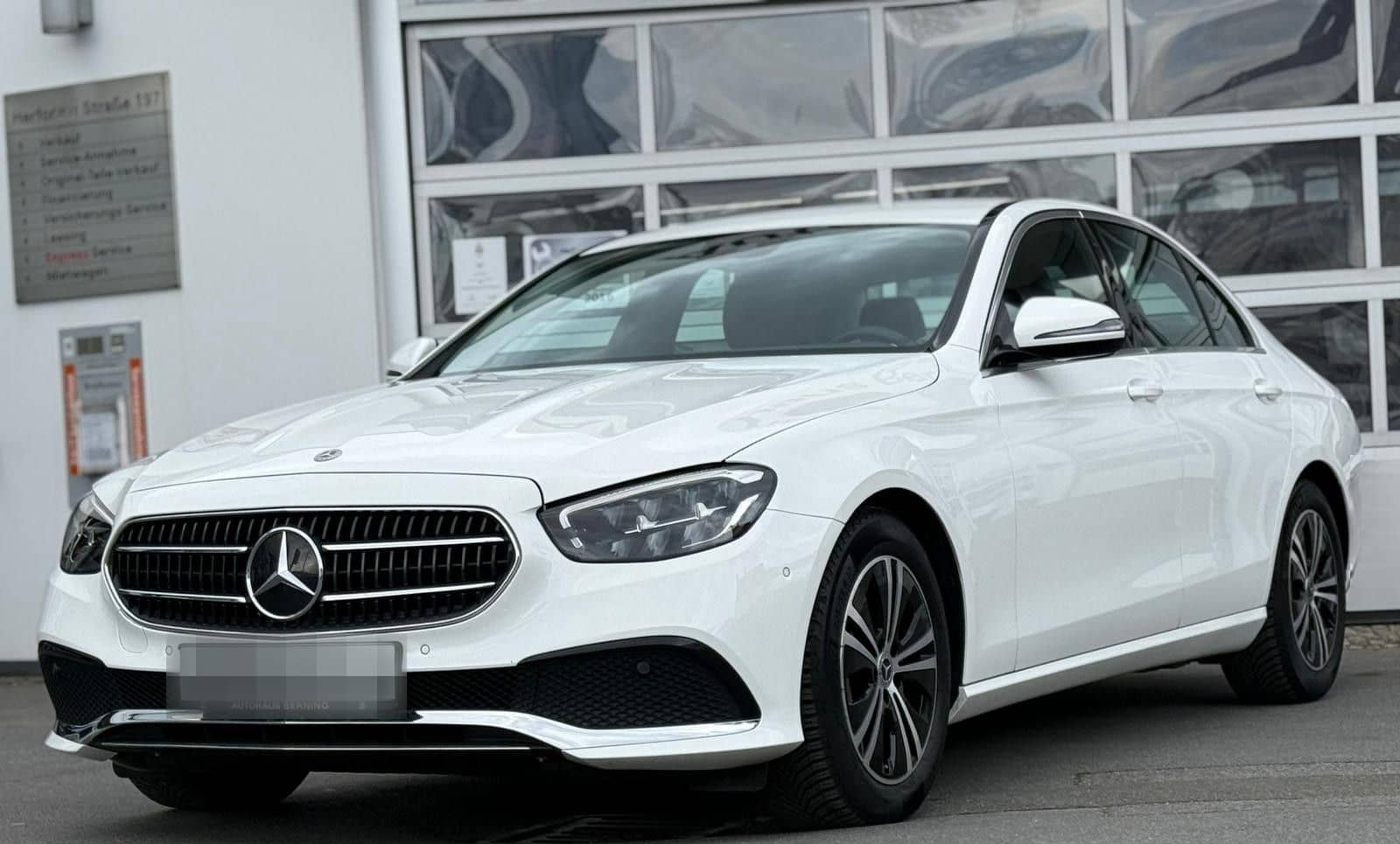 Mercedes-Benz E200 LIMOUSINE TOTWINKEL WIDESCREEN AVANTGARDE foto 1