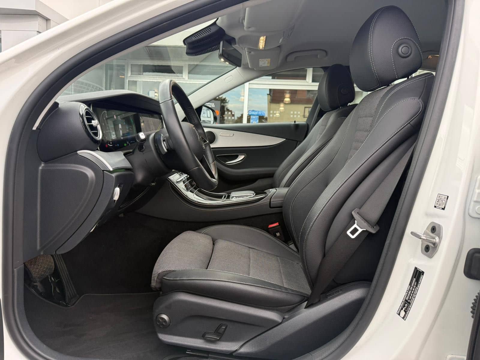 Mercedes-Benz E200 LIMOUSINE TOTWINKEL WIDESCREEN AVANTGARDE foto 12