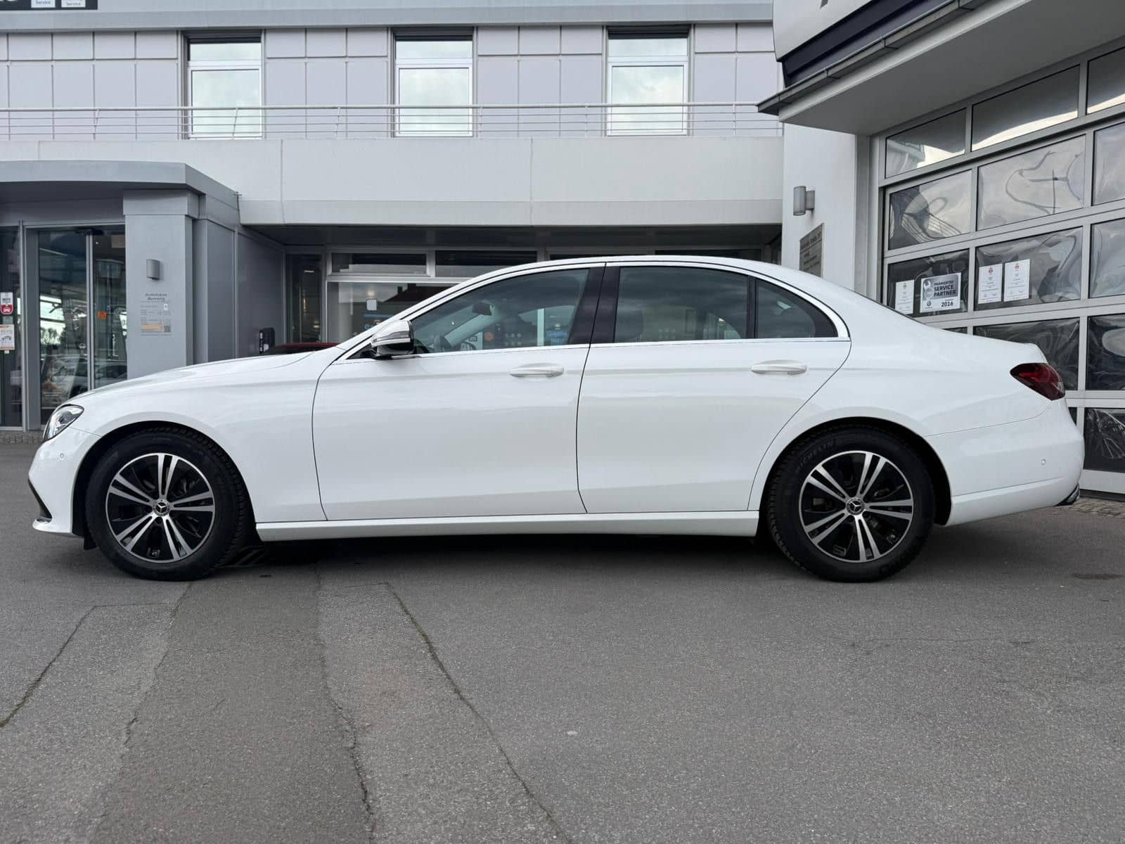 Mercedes-Benz E200 LIMOUSINE TOTWINKEL WIDESCREEN AVANTGARDE foto 8