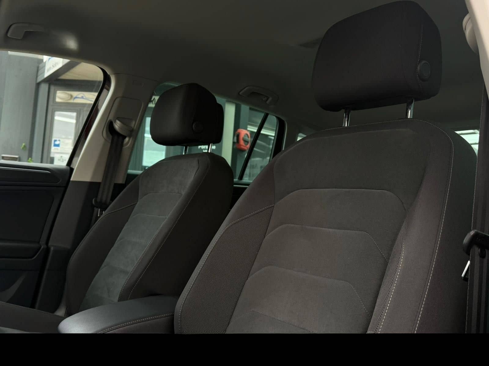 Volkswagen Tiguan Highline 2.0 TDI DSG 4MOTION, AHK, ACC foto 21