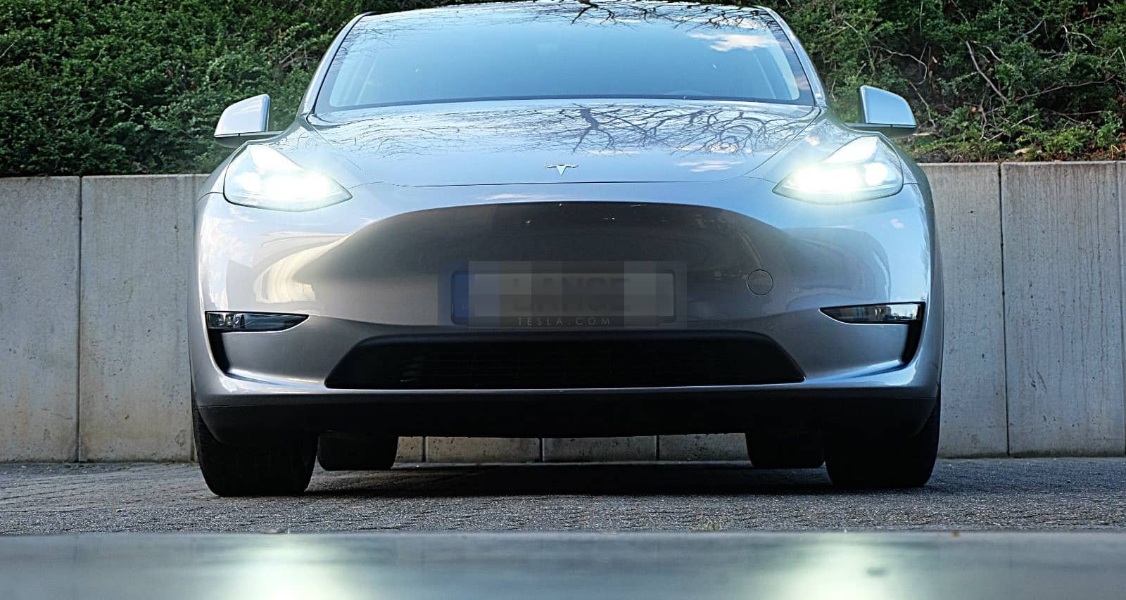 Tesla Model Y Basis RWD foto 1
