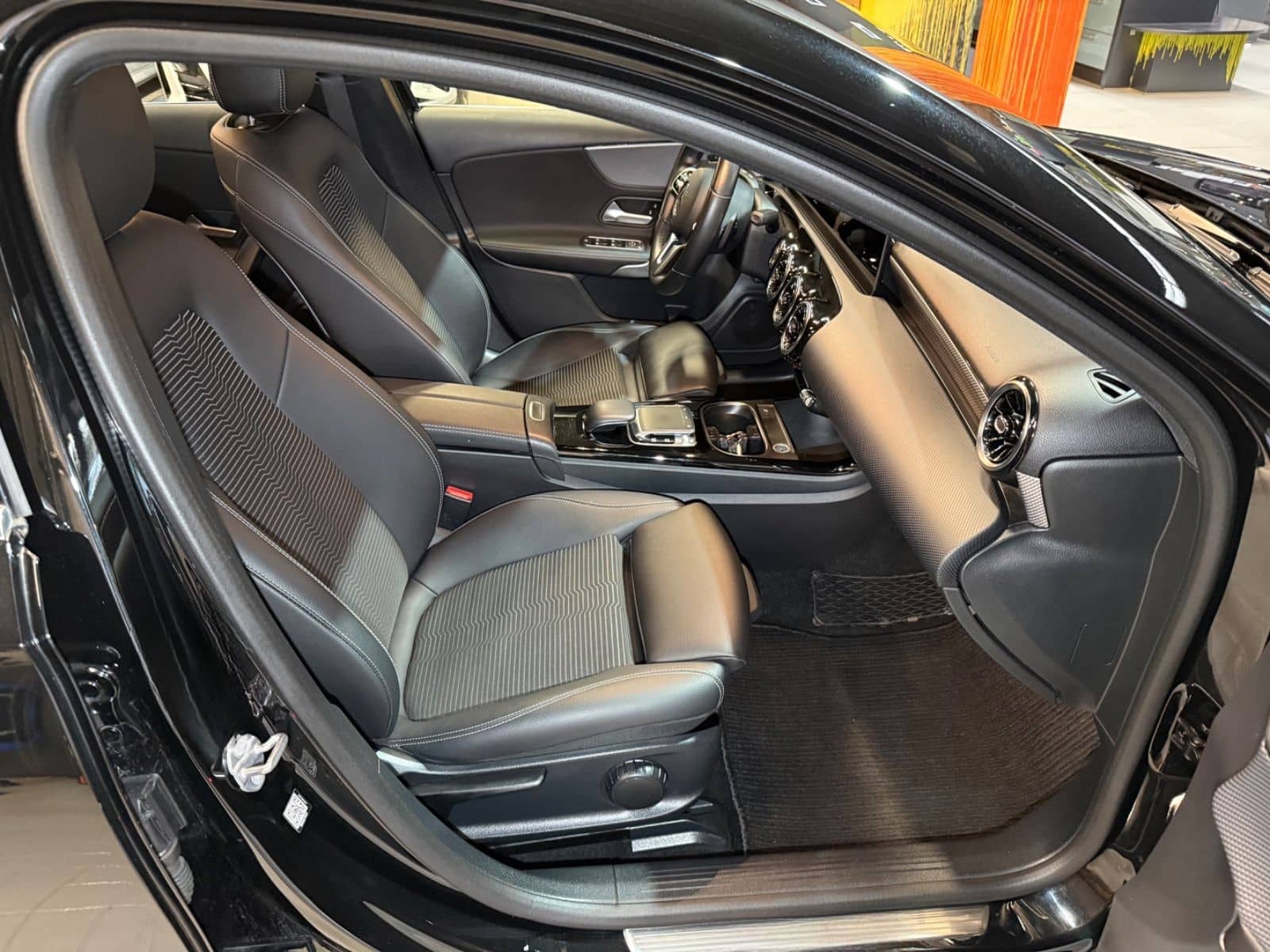 Mercedes-Benz A 250 4Matic Aut.~NAVI~TEILLEDER~LED~AMG FELGEN~ foto 16