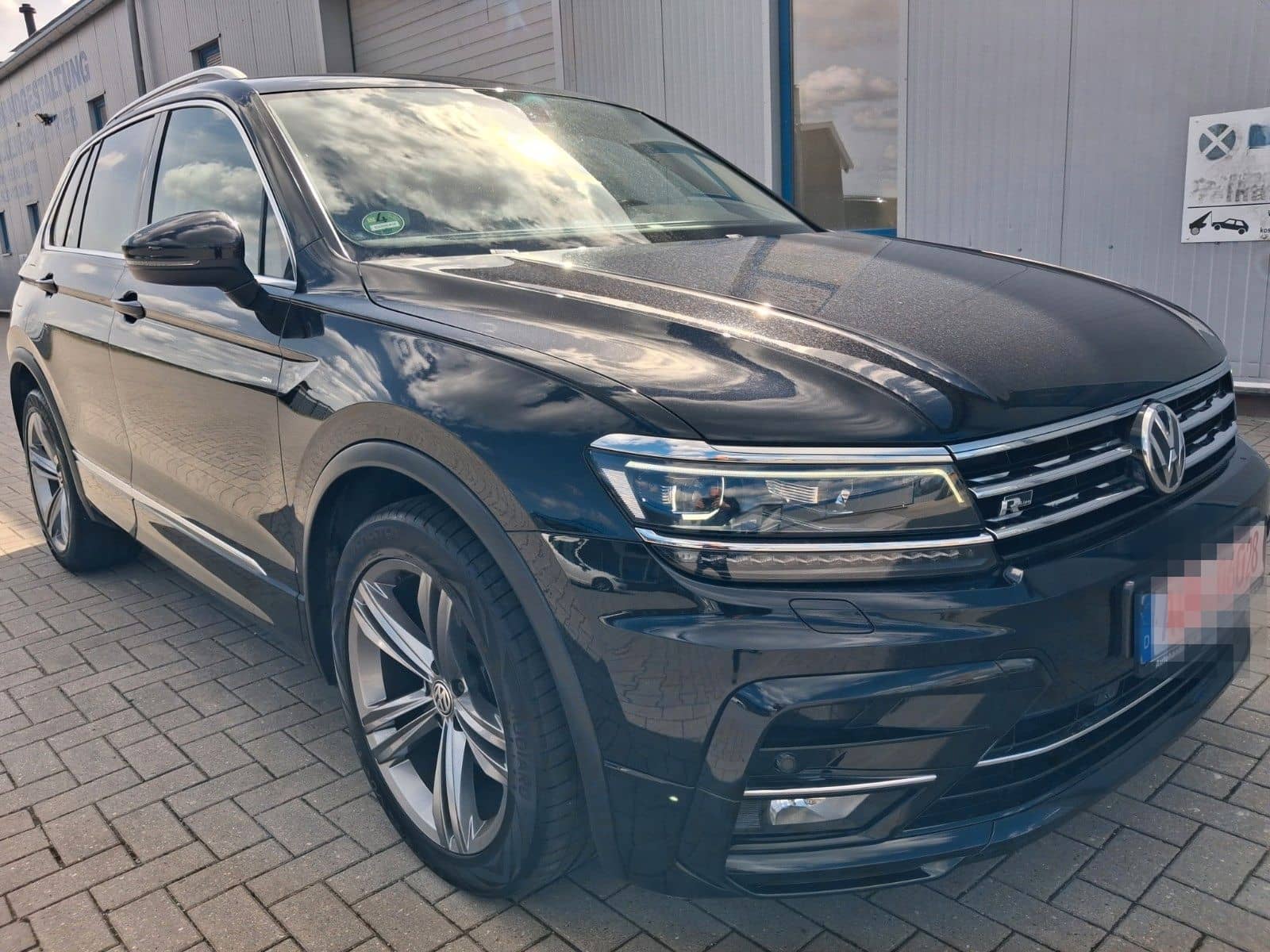 Volkswagen Tiguan * R Line* AHK*DSG* Navi* foto 1