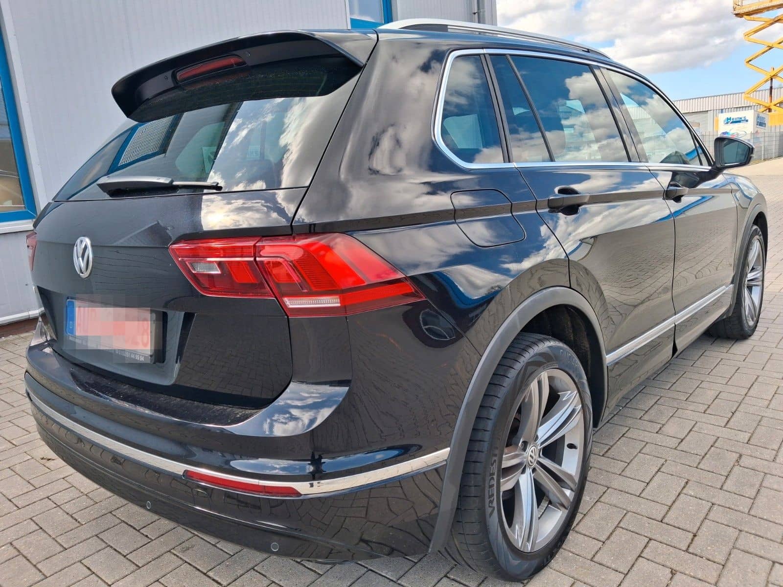 Volkswagen Tiguan * R Line* AHK*DSG* Navi* foto 11