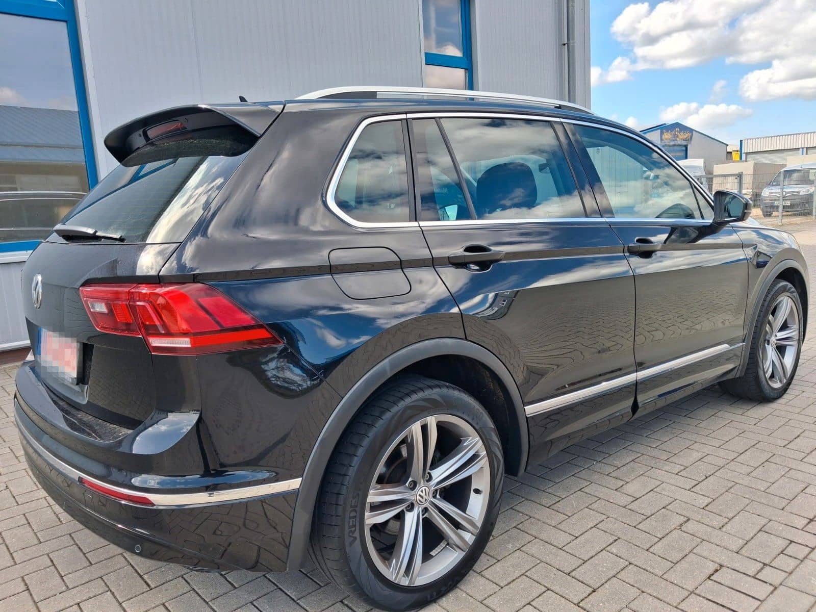 Volkswagen Tiguan * R Line* AHK*DSG* Navi* foto 12