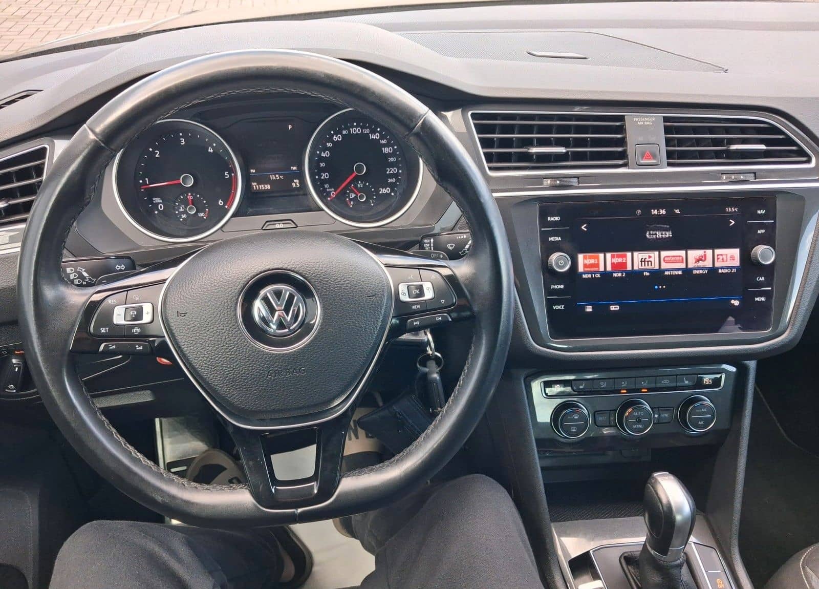 Volkswagen Tiguan * R Line* AHK*DSG* Navi* foto 15