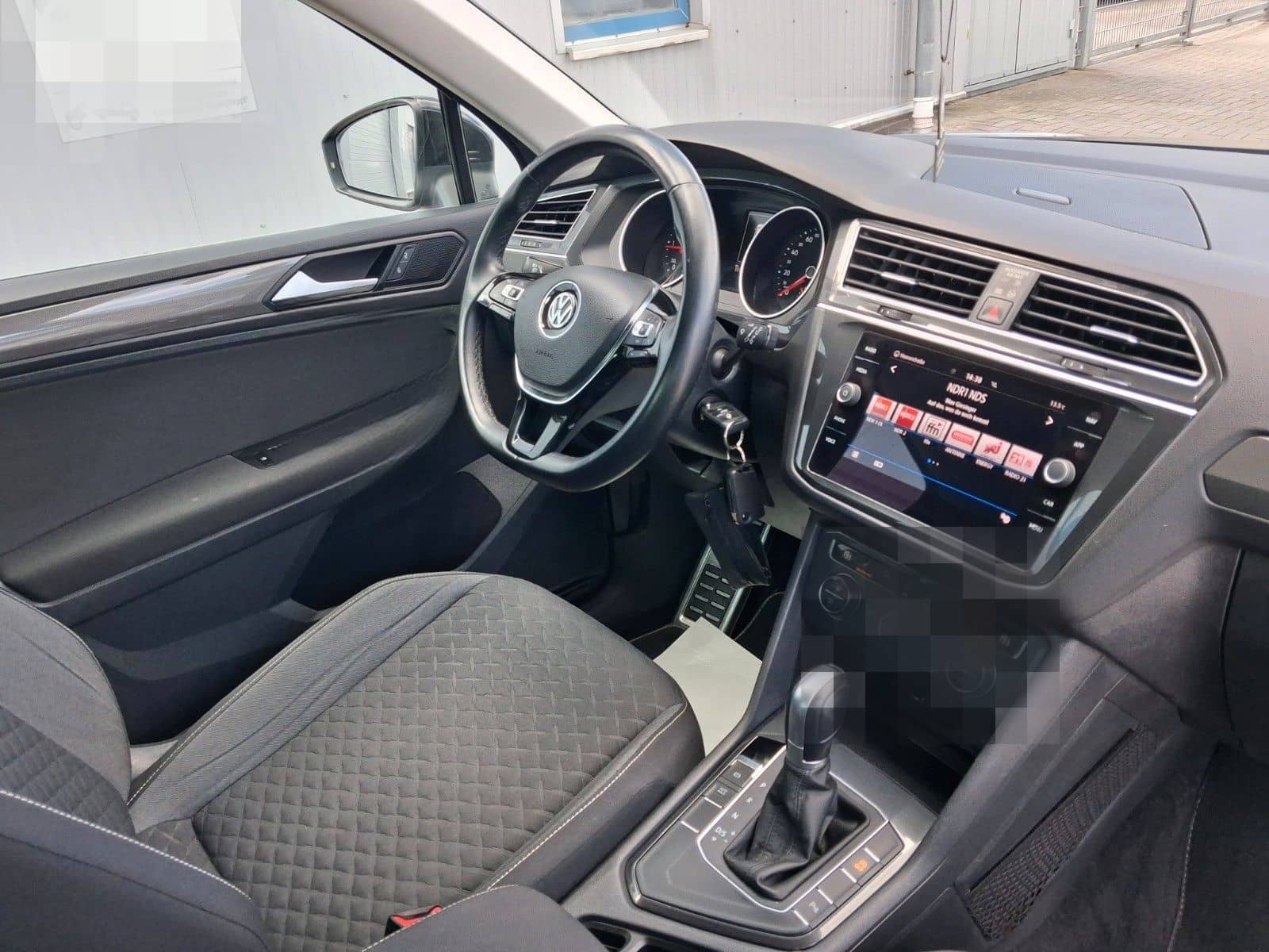 Volkswagen Tiguan * R Line* AHK*DSG* Navi* foto 16