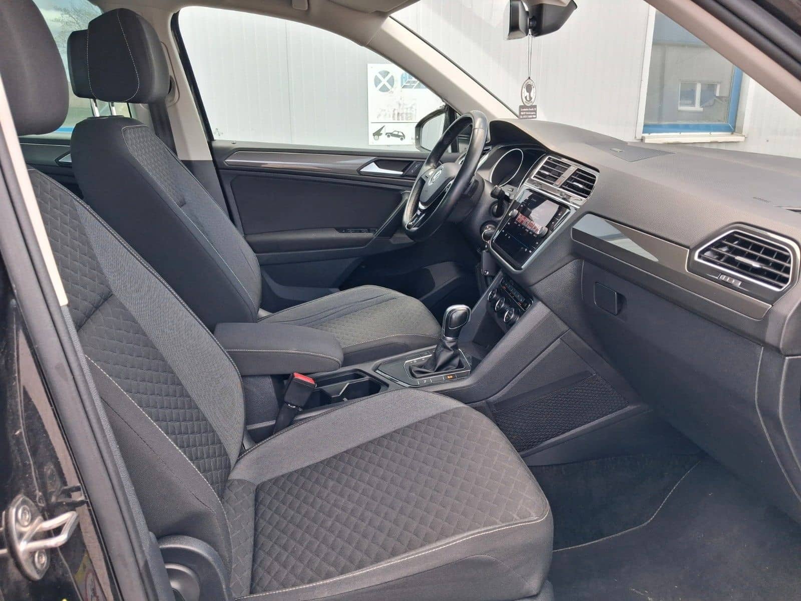 Volkswagen Tiguan * R Line* AHK*DSG* Navi* foto 17