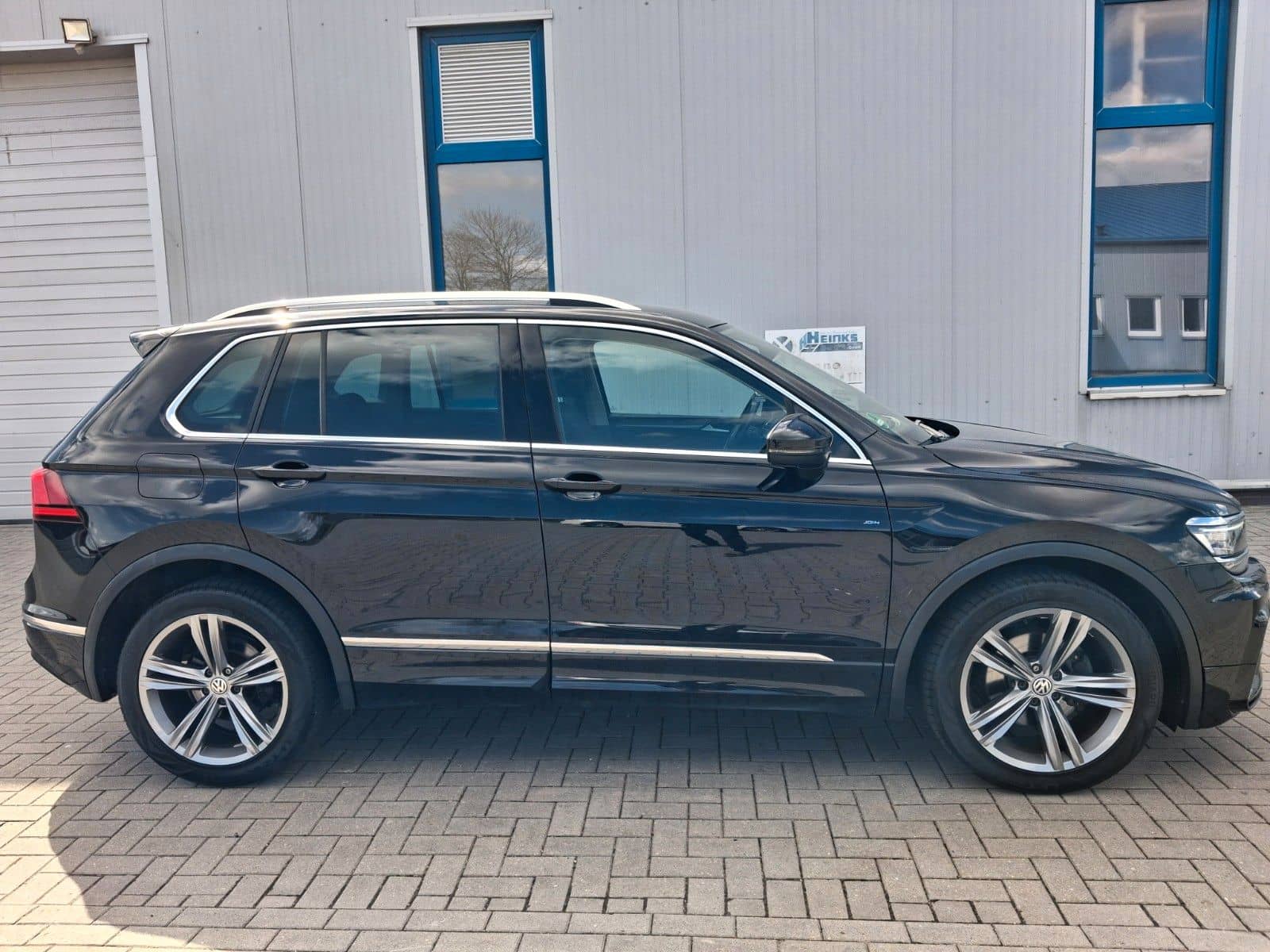 Volkswagen Tiguan * R Line* AHK*DSG* Navi* foto 7