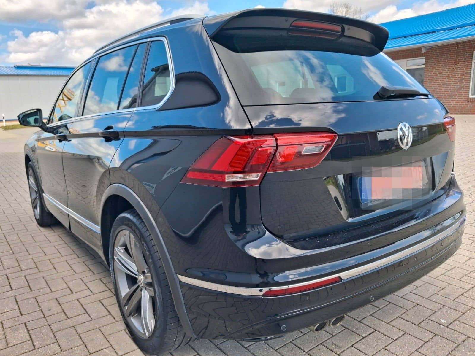 Volkswagen Tiguan * R Line* AHK*DSG* Navi* foto 8