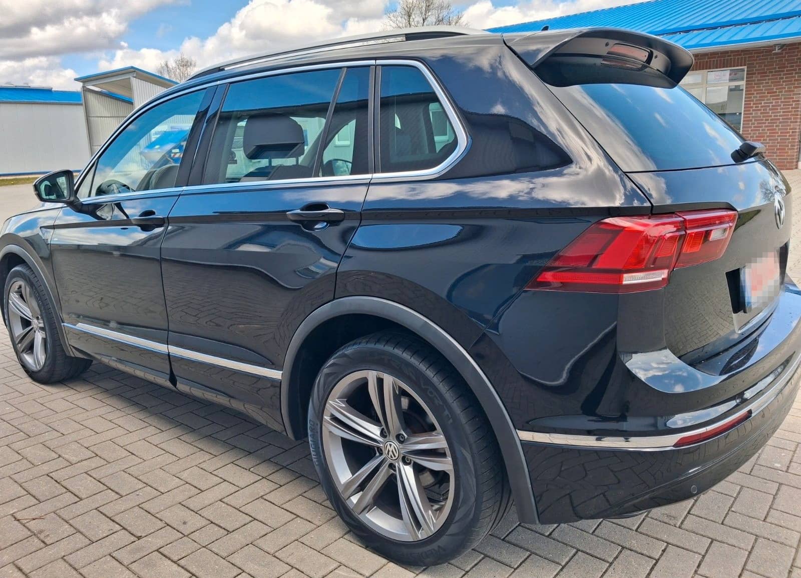 Volkswagen Tiguan * R Line* AHK*DSG* Navi* foto 9