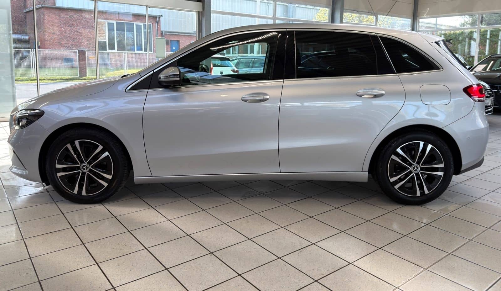 Mercedes-Benz B 200 d MBUX/Multibeam LED/CarPlay/AHK/HeadUp foto 2