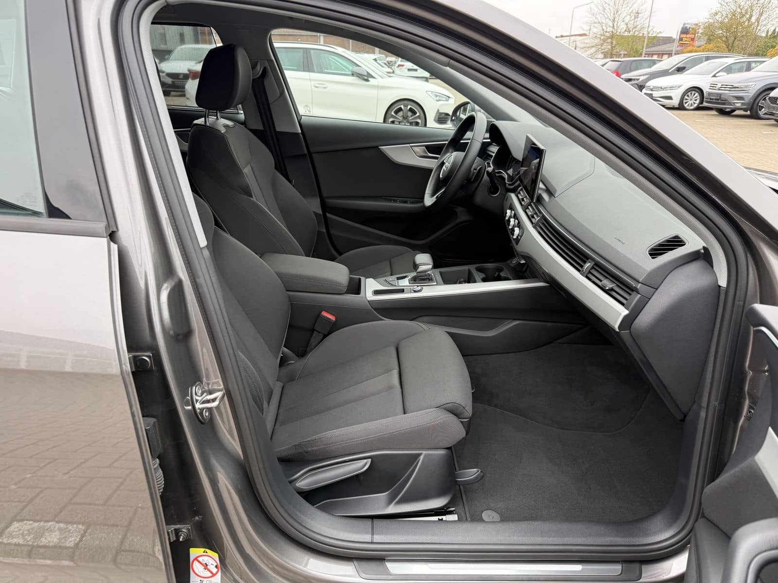 Audi A4 Avant 35 TDI S-Tronic,R-Kam,Shz,Navi,8-Fach foto 24