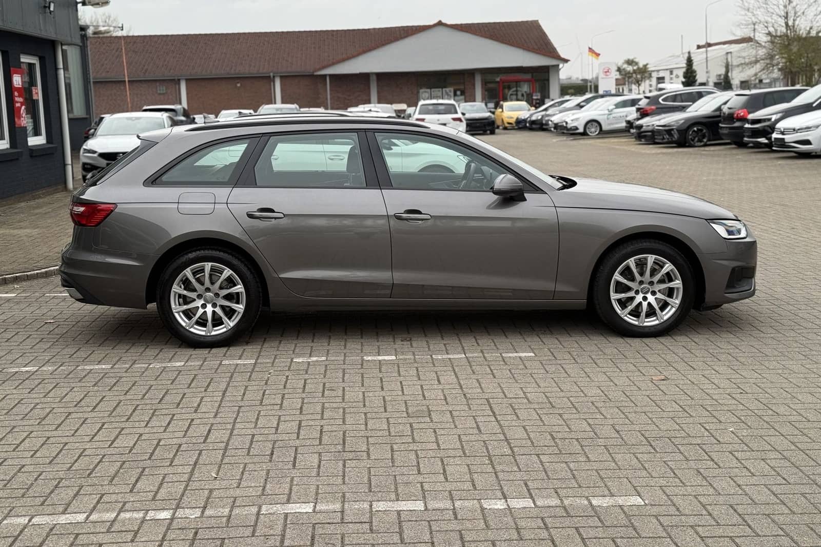 Audi A4 Avant 35 TDI S-Tronic,R-Kam,Shz,Navi,8-Fach foto 5