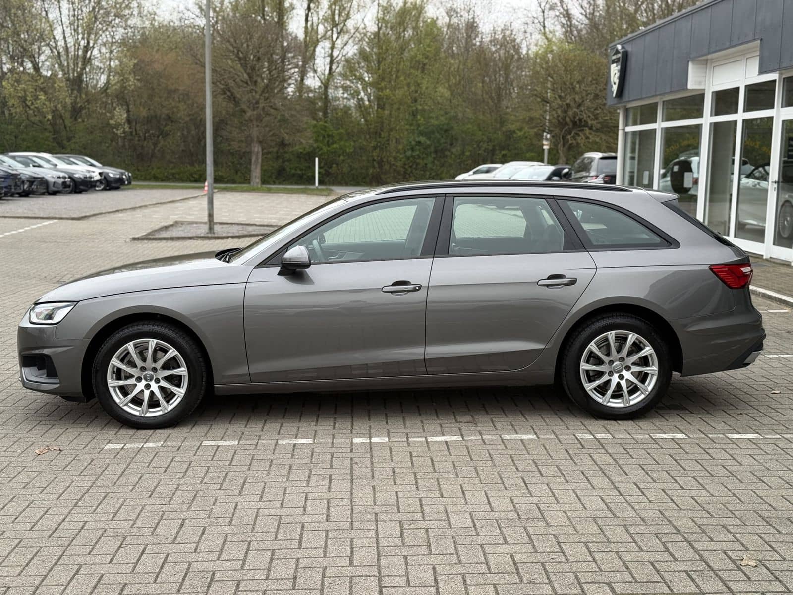 Audi A4 Avant 35 TDI S-Tronic,R-Kam,Shz,Navi,8-Fach foto 9