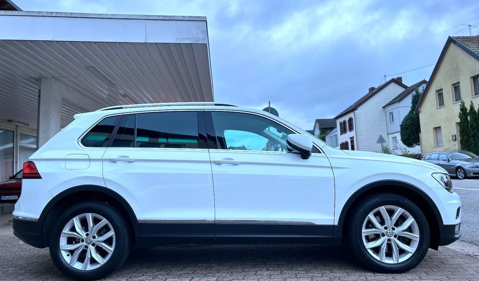 Volkswagen Tiguan 2.0 TSI 4MOTION Aut. Navi LED Alu Tüv NEU foto 6