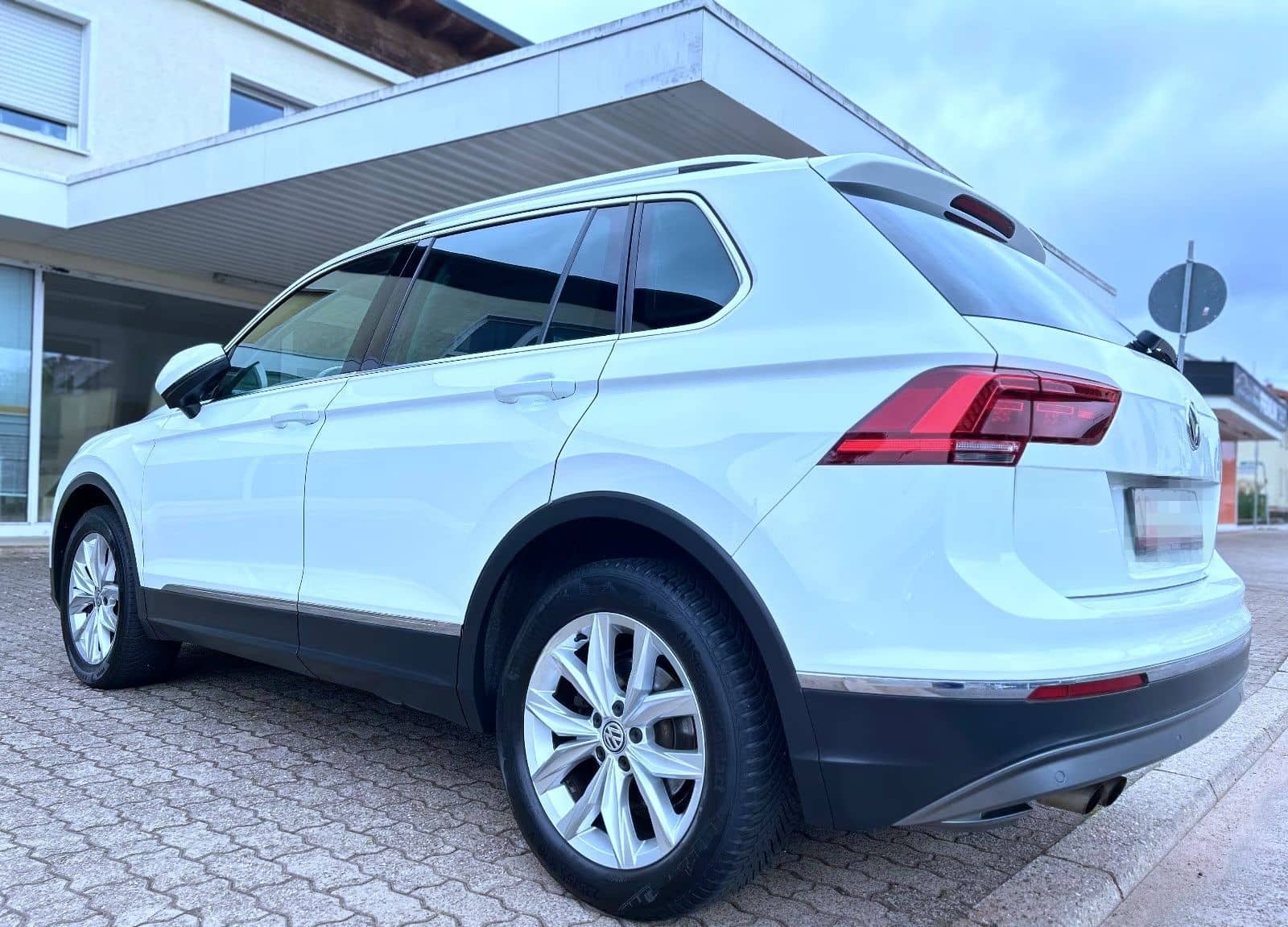Volkswagen Tiguan 2.0 TSI 4MOTION Aut. Navi LED Alu Tüv NEU foto 7