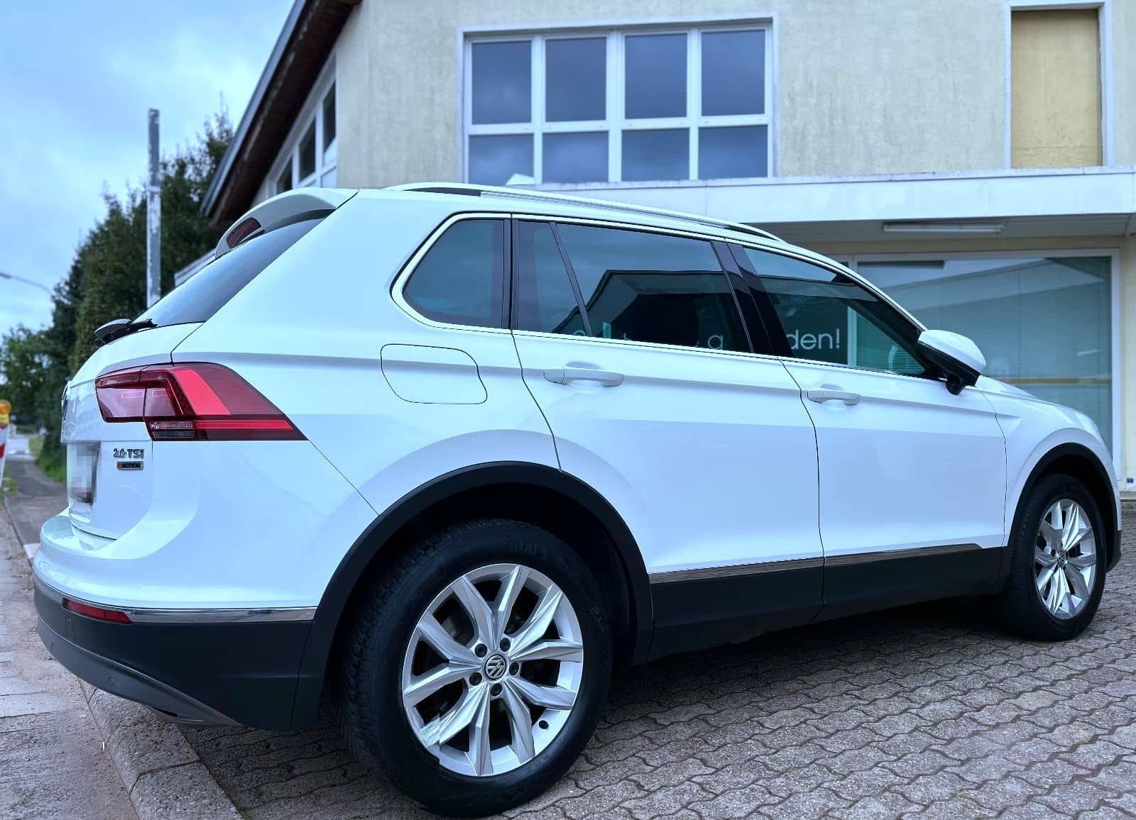 Volkswagen Tiguan 2.0 TSI 4MOTION Aut. Navi LED Alu Tüv NEU foto 9