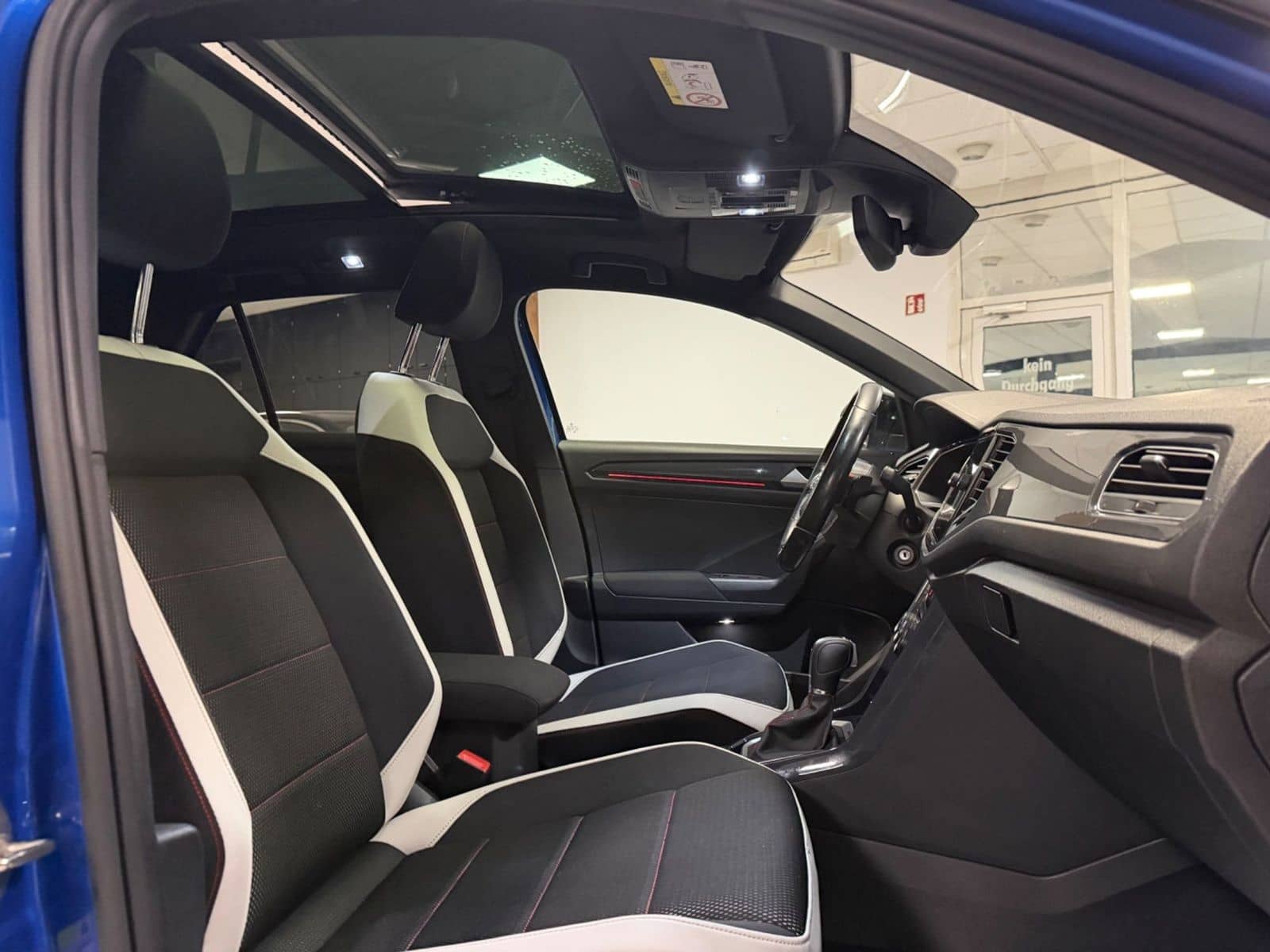 Volkswagen T-Roc 2.0 Sport 4M 1.Hand ACC PANO LED CAM DSG foto 18