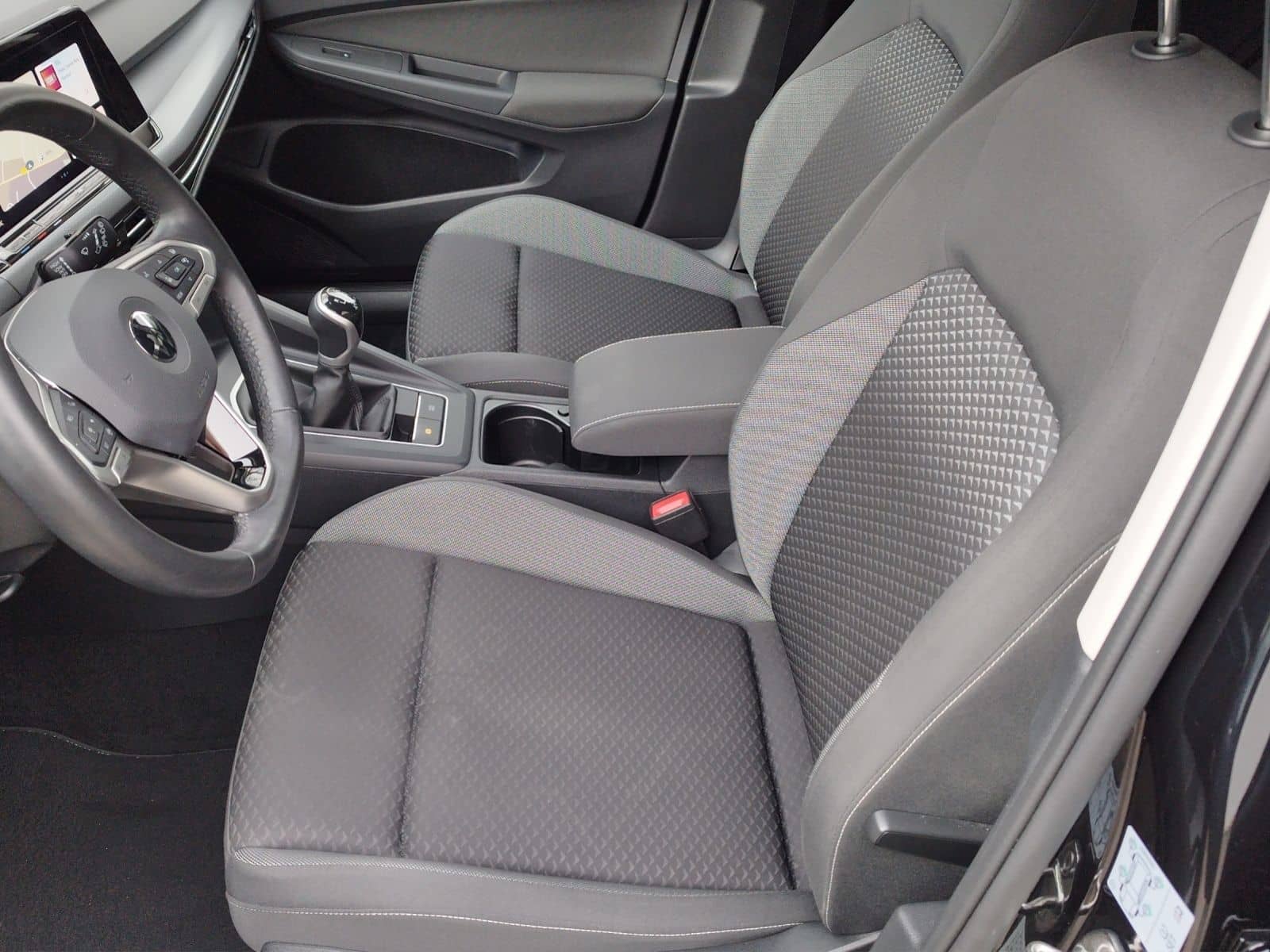 Volkswagen Golf VIII Active 1.5 TSI AHK/LED+/RFK/SHZ/DAB+ foto 6