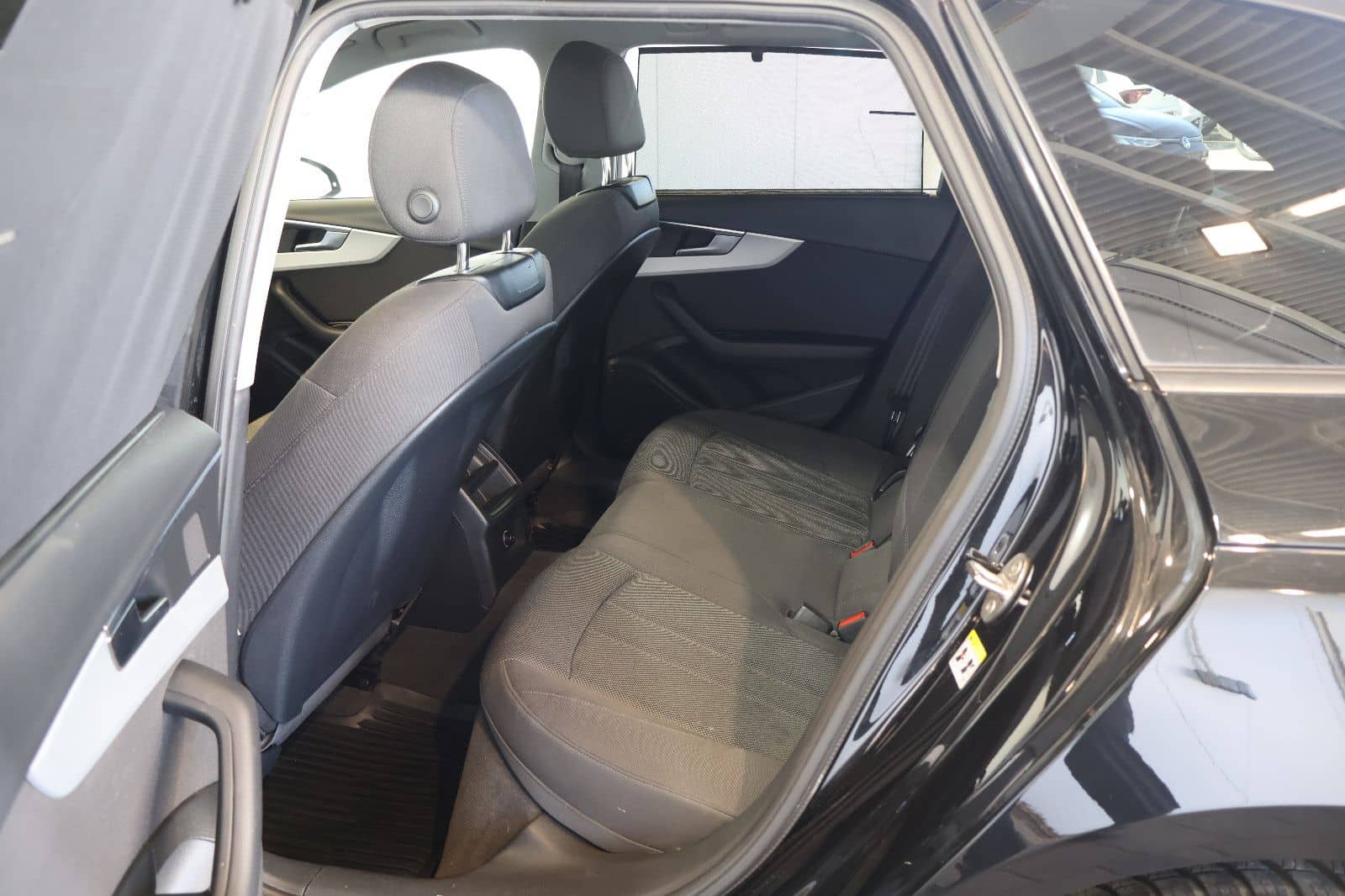 Audi A4 Avant 35 TFSI CARPLAY+FRONT+KEY+LED+17" foto 12